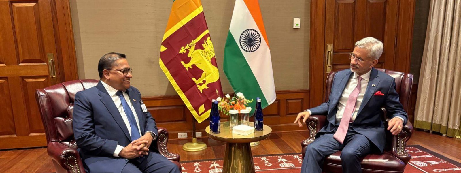 Foreign Minister Meets Indian Counterpart